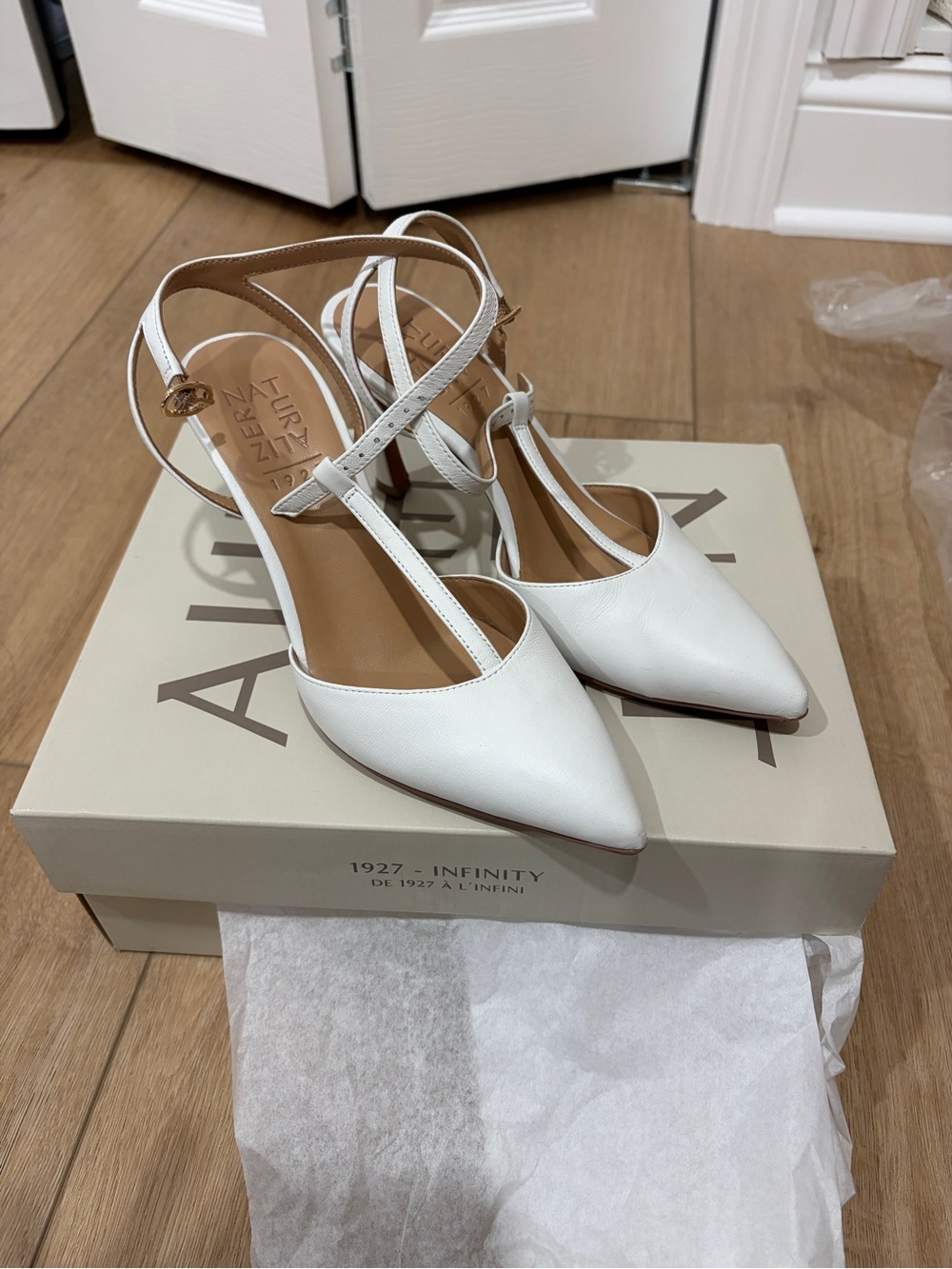 Naturalizer White leather Pointed T-Strap Stiletto Heels